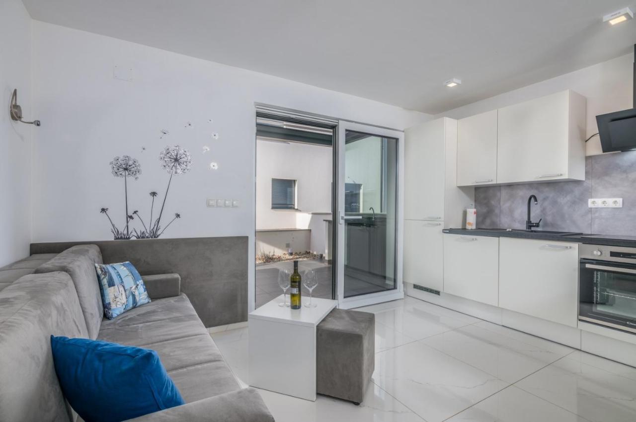 Apartments Elle Luxury Vantacici Malinska Exteriör bild