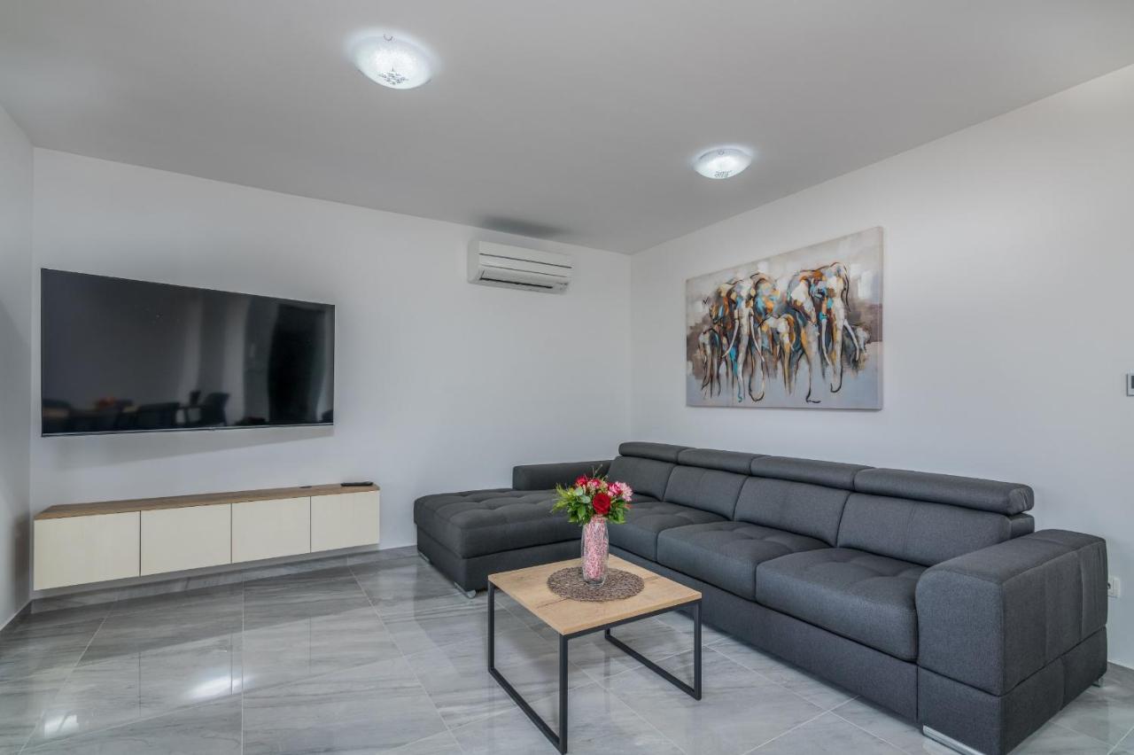 Apartments Elle Luxury Vantacici Malinska Exteriör bild